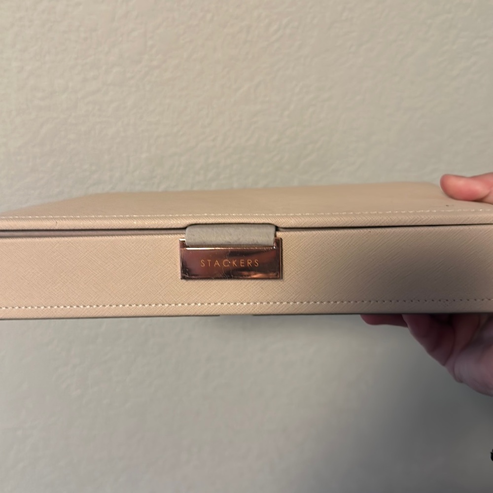 Jewelry box